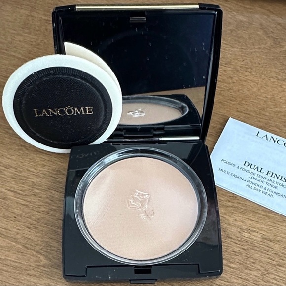 Lancome Dual Finish Multi-Tasking Powder - Silver - Picture 3 of 3